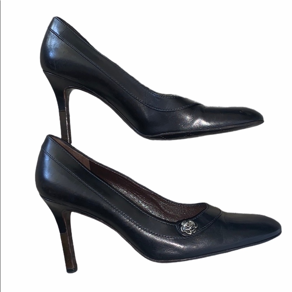 CHANEL BLACK LEATHER METAL CAMELLIA FLOWER PUMPS - Picture 2 of 6